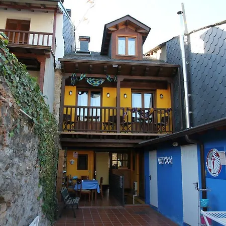 Guest house Micro-hostal La Puerta Del Perdon *
